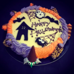 Torta di Halloween con decori personalizzati